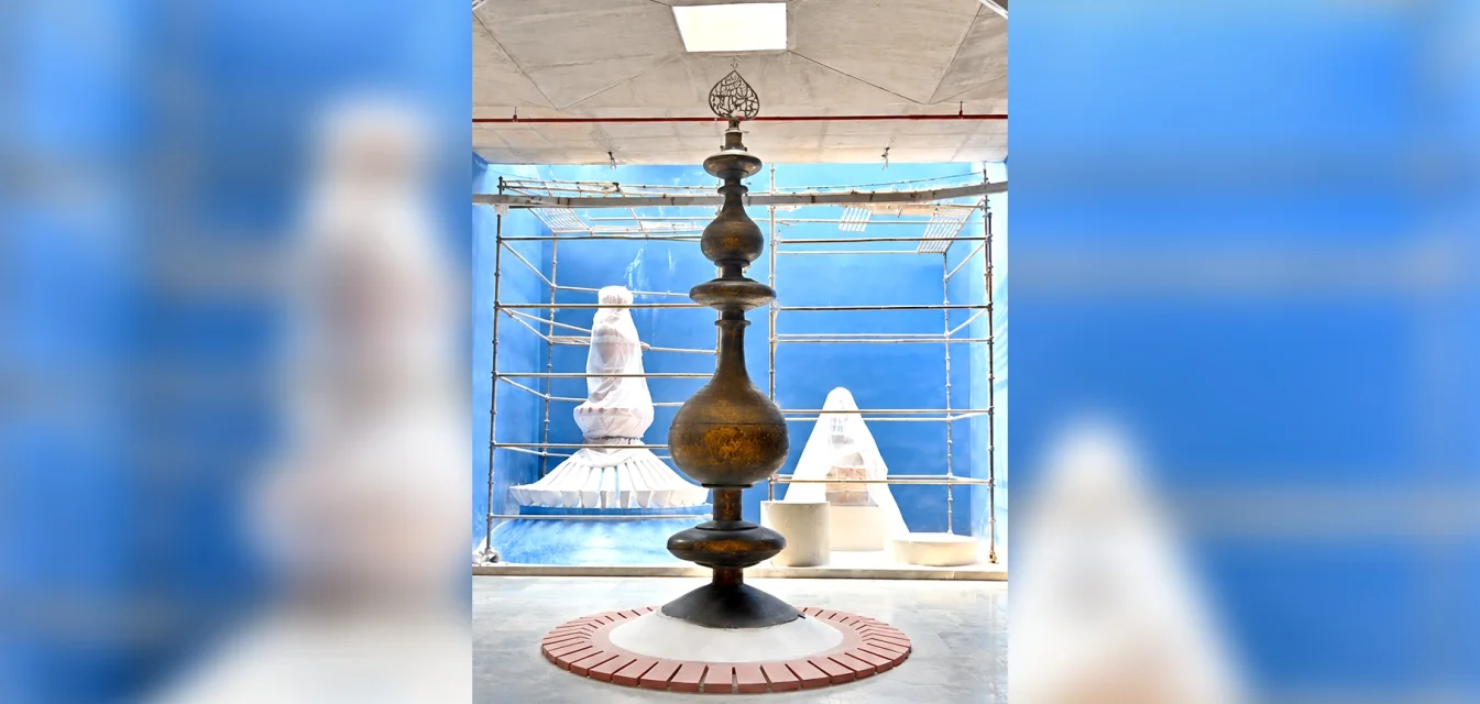 The conserved 18-feet-tall copper-gold finial installed in the conservation gallery at the Humayun’s Tomb Site Museum