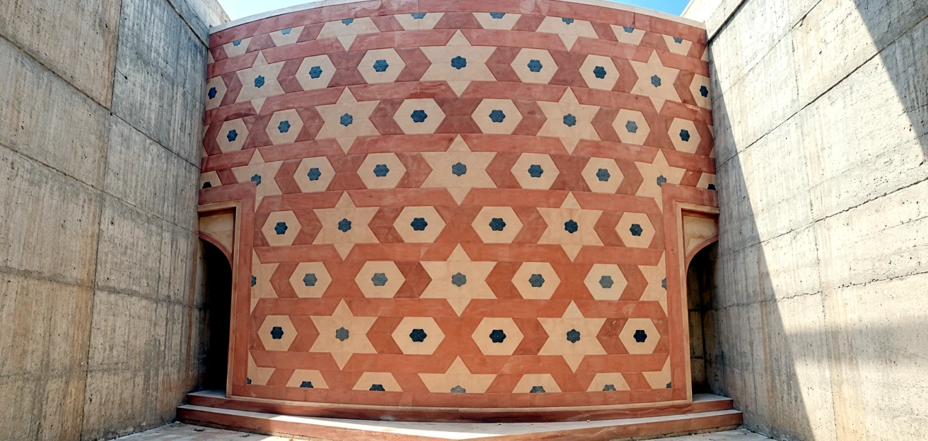 Installation of the 1:1 architectural replica of the drum of the main Humayun’s Tomb dome