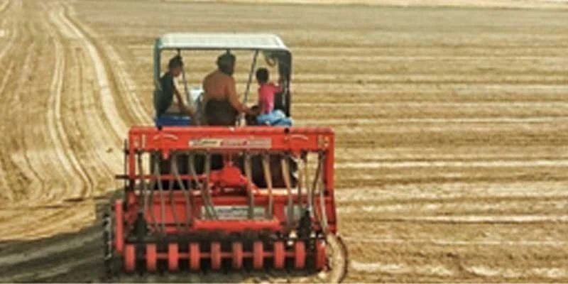 Brar using his Happy Seeder machine for DSR.
